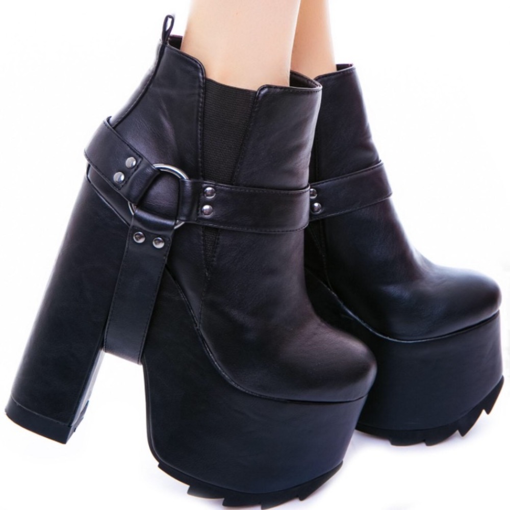 YRU Gemma Platform Bootie Size 6